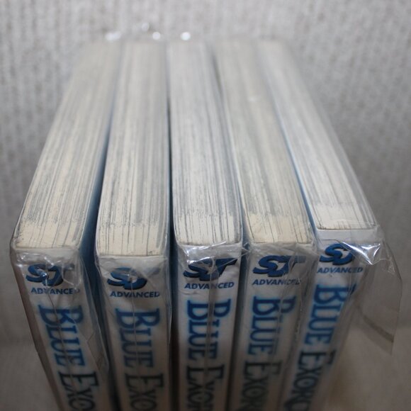 3/$55❤️possibly brand new BLUE EXORCIST English Manga Book Lot Volumes 1-5 - Picture 2 of 4